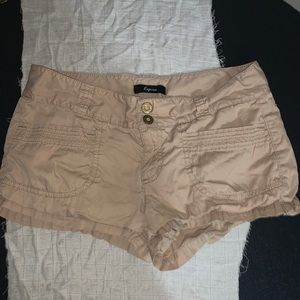 kaki shorts